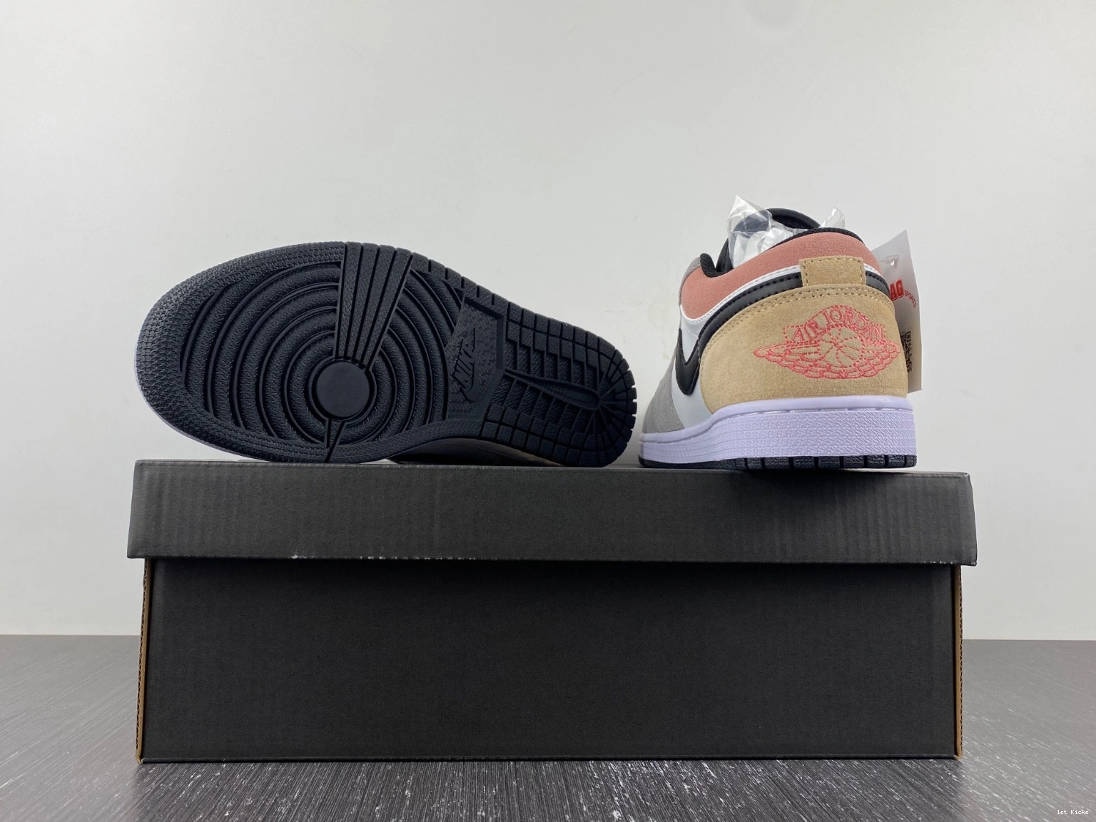 Jordan 1 Low Air DX4334-008 Club